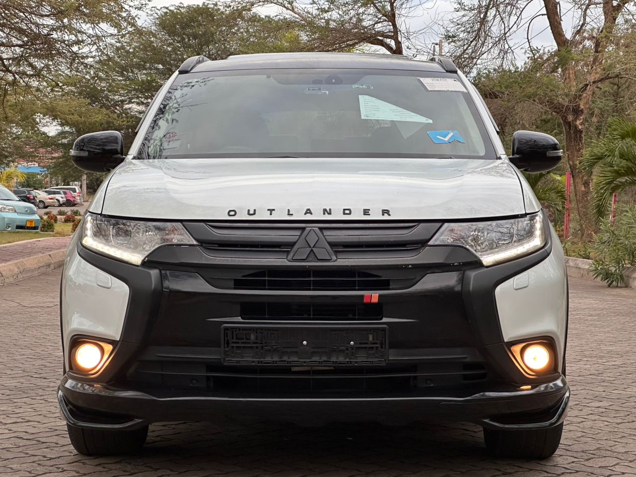 MITSUBISHI OUTLANDER